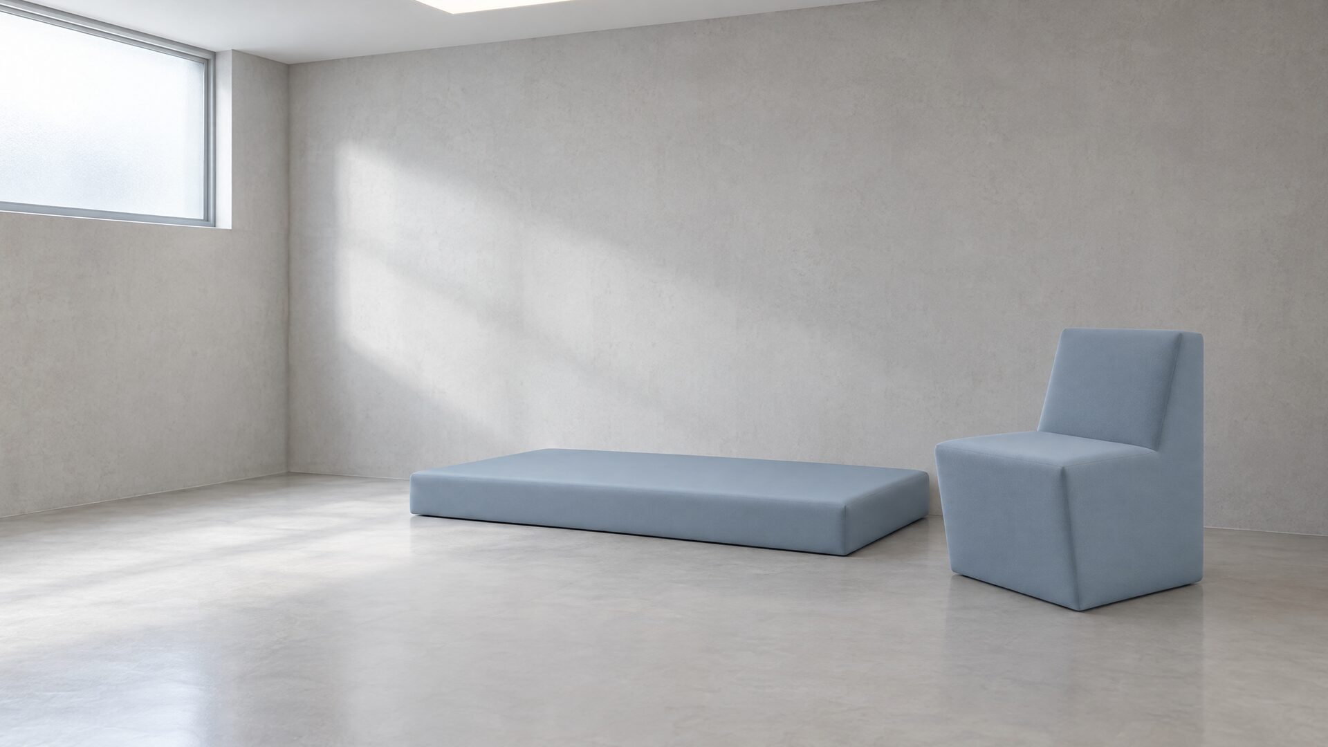 Matelas et chaise QMtex® gris-bleu dans une salle d’apaisement – QMtex®, région de Louvain