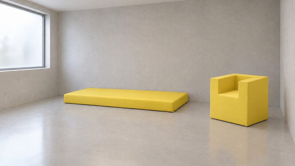 Matelas et fauteuil QMtex® jaunes dans une salle d’apaisement tranquille – QMtex®, région de Bruges